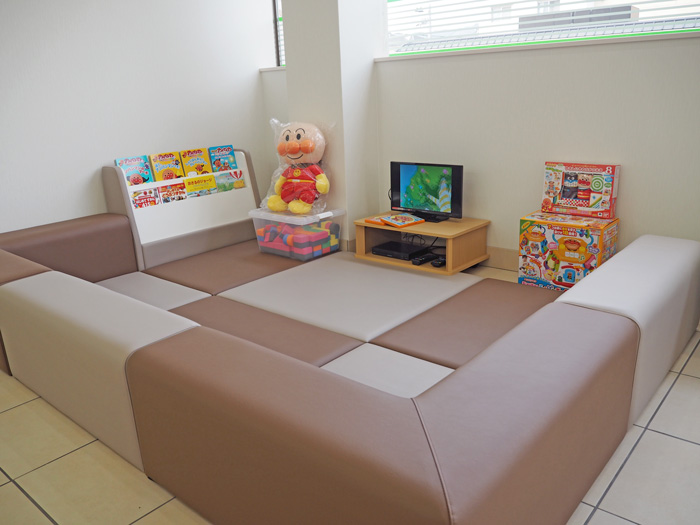 △お子さまと一緒に来店しやすいよう、キッズスペースを設けています